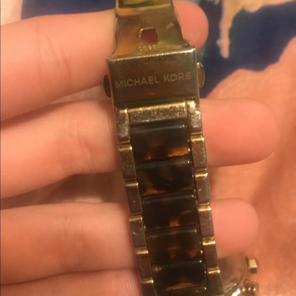 Micheal Kors tortoise watch - Picture 3 of 5